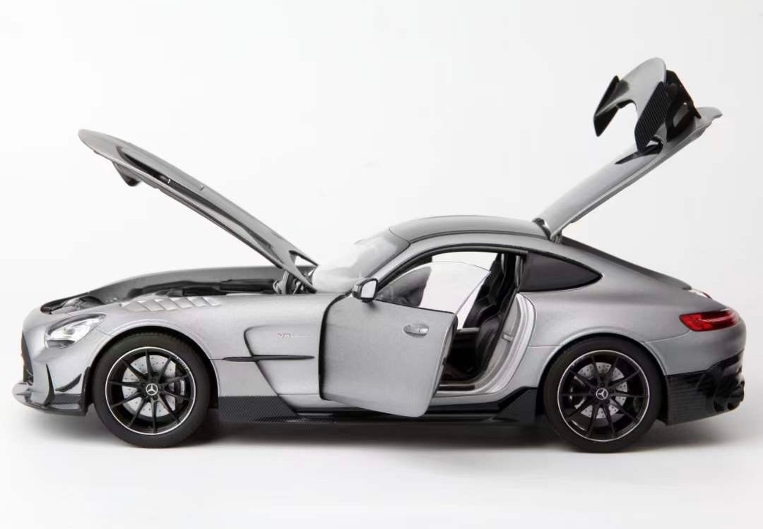 1/18 Norev Mercedes-Benz AMG GTR Black Series (Metallic Matte