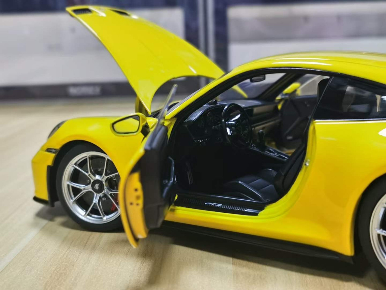 1:18 Norev Porsche 911 (992) GT3 Coupe Kreide 2021 - Limited 504