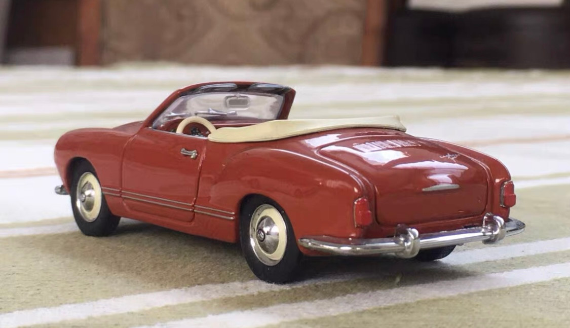1/43 Minichamps Volkswagen Karmann Ghia Convertible (Red) Car