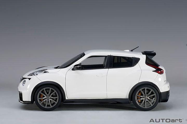 1/18 AUTOart Nissan Juke R 2.0 (White) Car Model - LIVECARMODEL.com