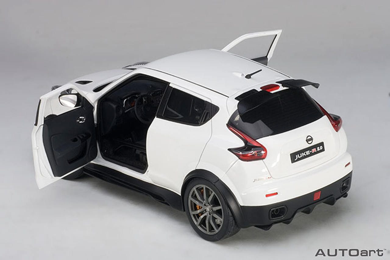 1/18 AUTOart Nissan Juke R 2.0 (White) Car Model