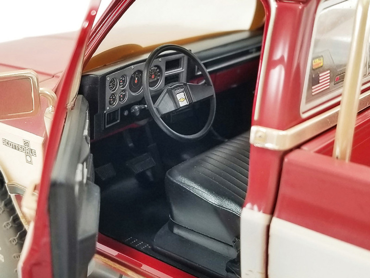 1/18 1982 Chevrolet K-20 World of Outlaws Push Truck Diecast Car Model