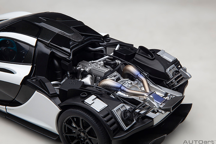 1/18 AUTOart McLaren P1 (Alaskan Diamond White with Blue & Black