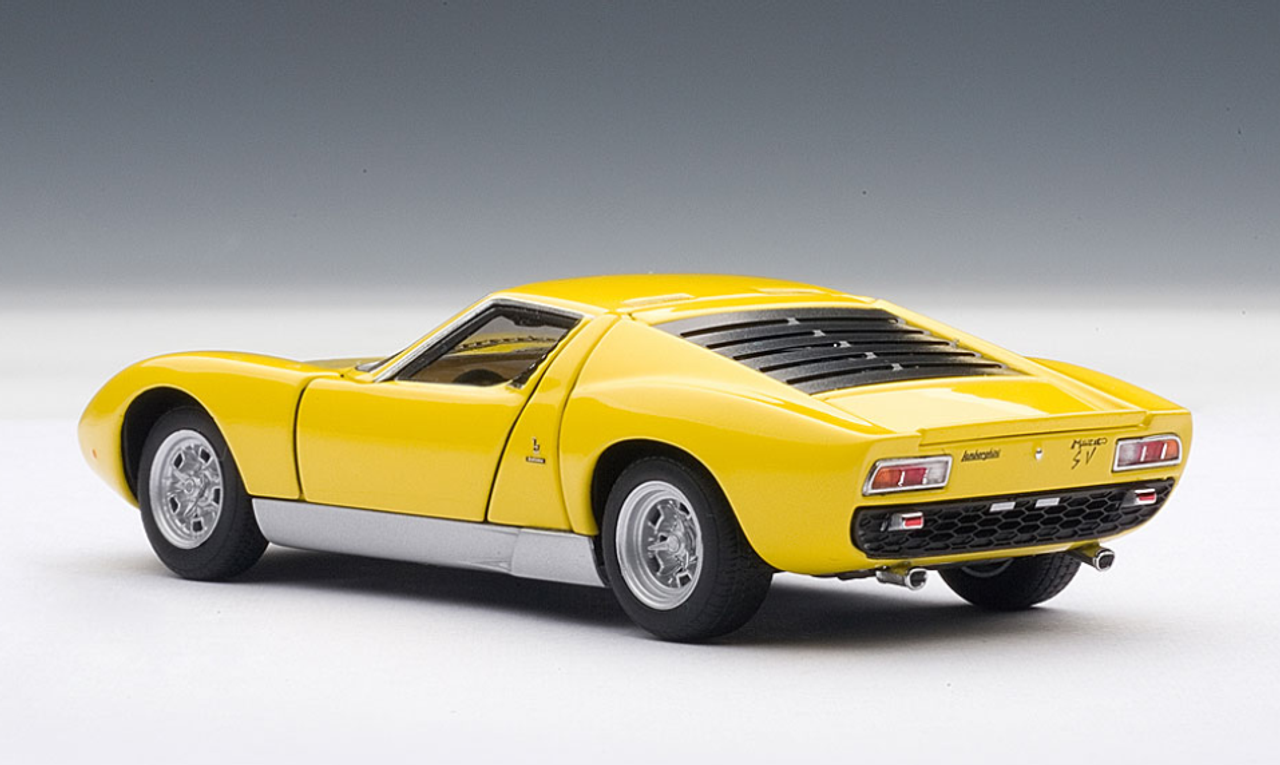 ギフト★414737 美品 AUTOart オートアート MILLENNIUM LAMBORGHINI MIURA SV ランボルギーニ ミウラ 乗用車