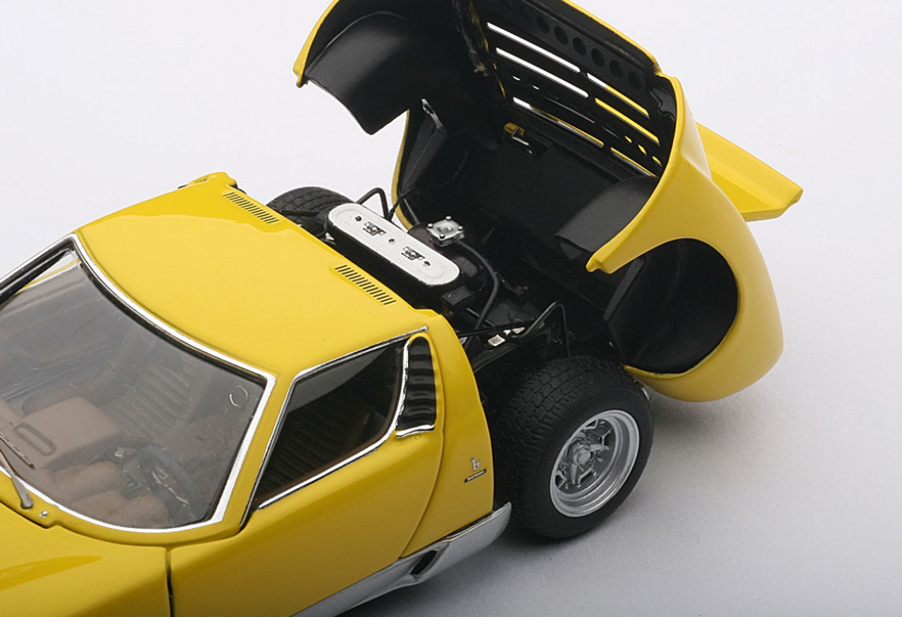 1/43 AUTOart LAMBORGHINI MIURA SV - YELLOW WITH OPENINGS Diecast Car Model 54541