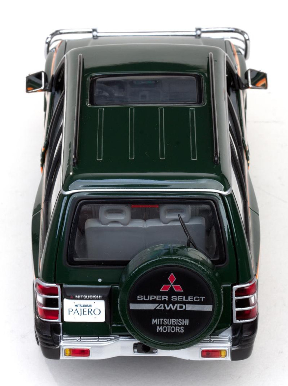 1/18 Sunstar 1998 MITSUBISHI PAJERO LWB Long Wheel Base 3.5