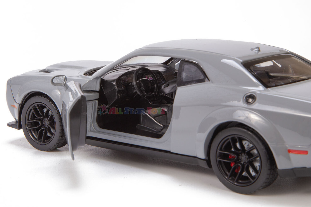 1/24 Motormax 2018 Dodge Challenger SRT Hellcat Widebody (Silver Grey) Diecast Car Model