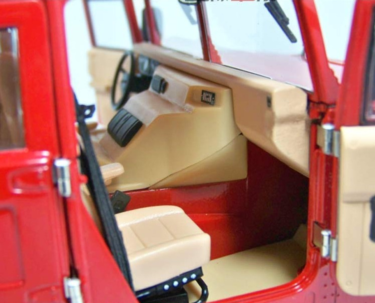 1/18 EXOTO 1995 AM General Humvee HUMMER H1 SOFT TOP (RED