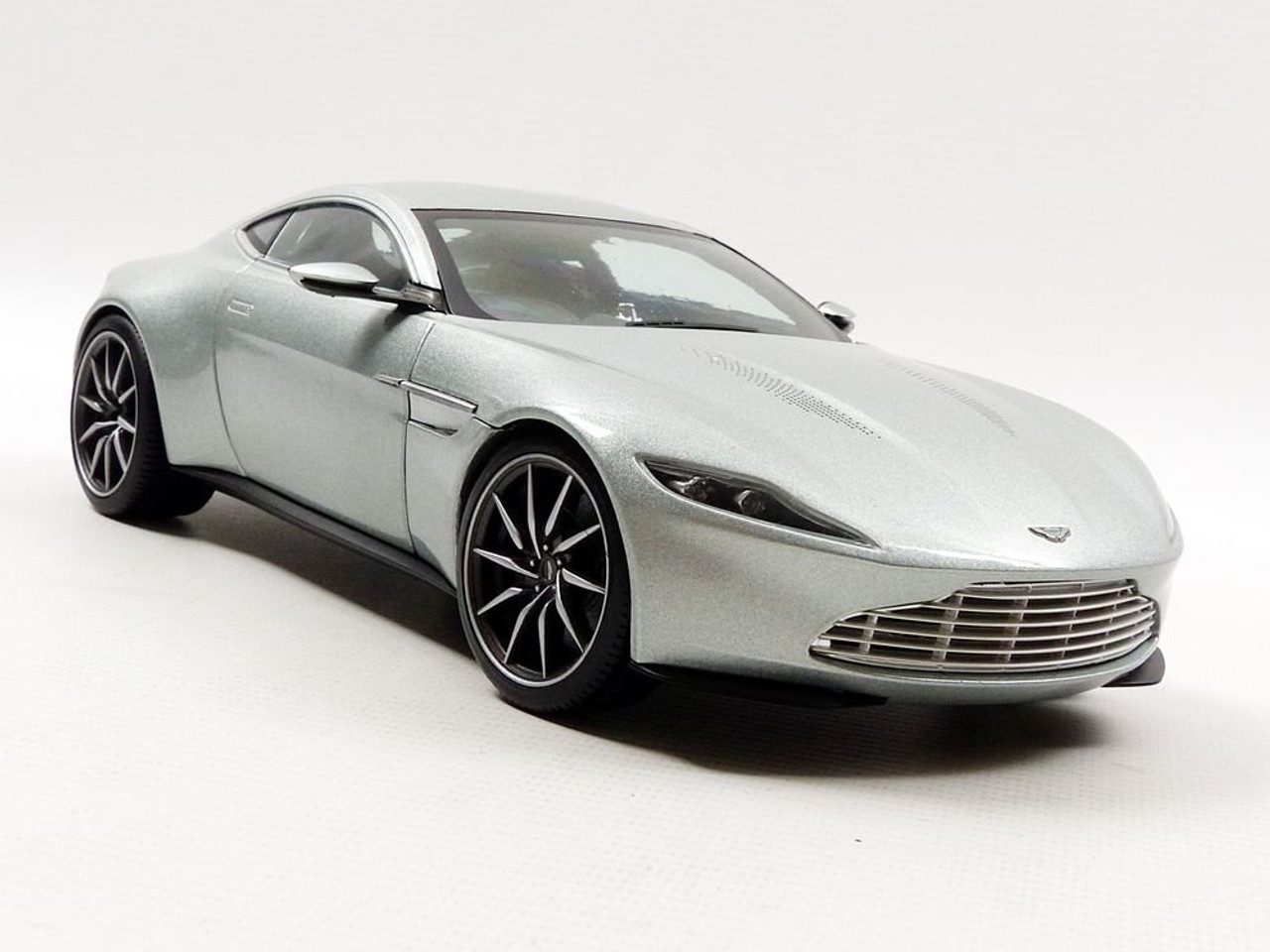 Aston Martin DB10 RHD (Right Hand Drive) "007" (James Bond) "Spectre" (2015) Movie "Elite Edition" Series 1/18 Diecast Model Car by Hot Wheels