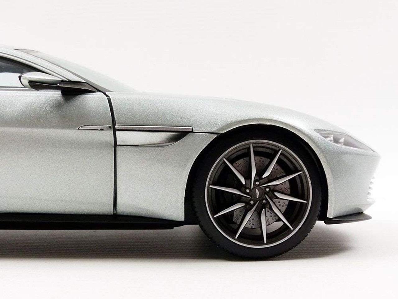 1 18 Hot Wheels Hotwheels Elite Edition Aston Martin Db10