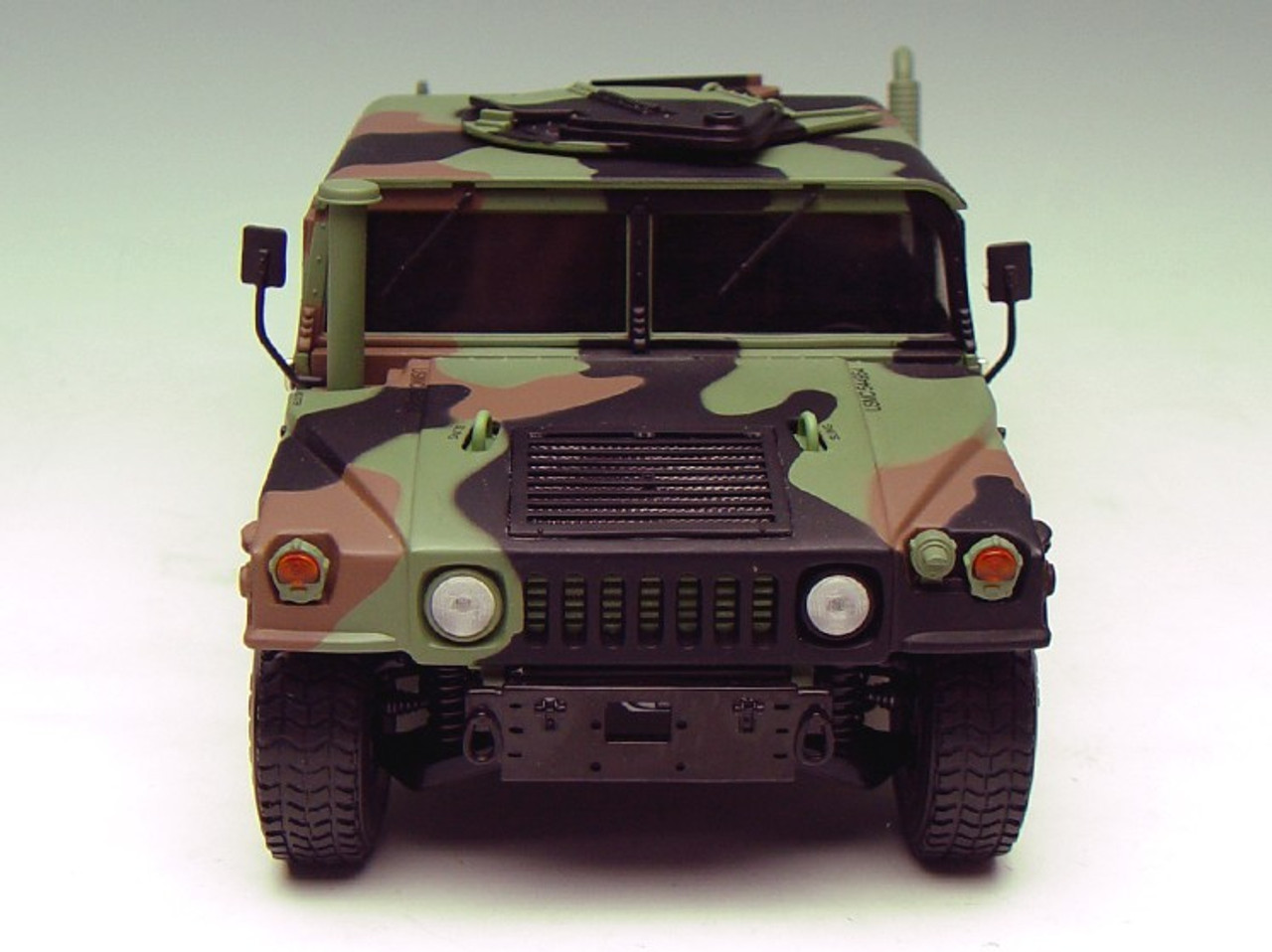 1/18 EXOTO AM GENERAL HUMMER MILITARY COMMAND CAR BATTLE