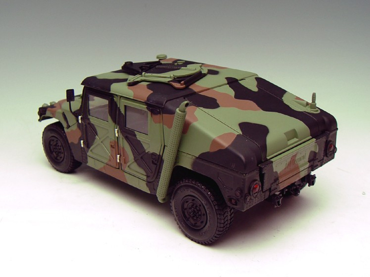 1/18 EXOTO AM GENERAL HUMMER MILITARY COMMAND CAR BATTLE CAMOUFLAGE GREEN