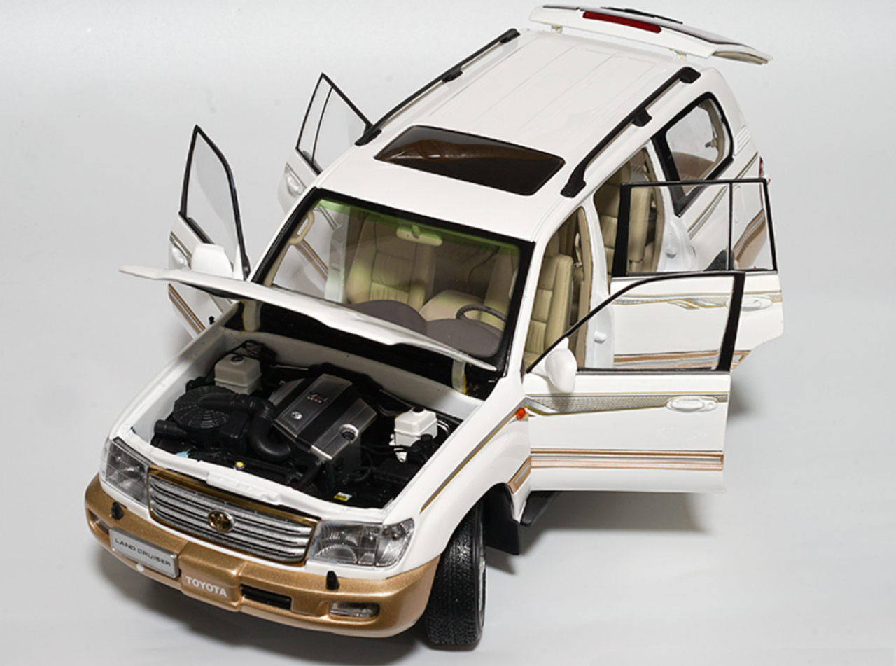 1/18 Dealer Edition 2005 Toyota Land Cruiser LC100 (White) Diecast Car Model