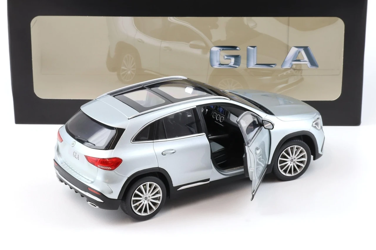 1/18 Dealer Edition 2020 Mercedes-Benz GLA Class (H247) (Iridium Silver) Diecast Car Model