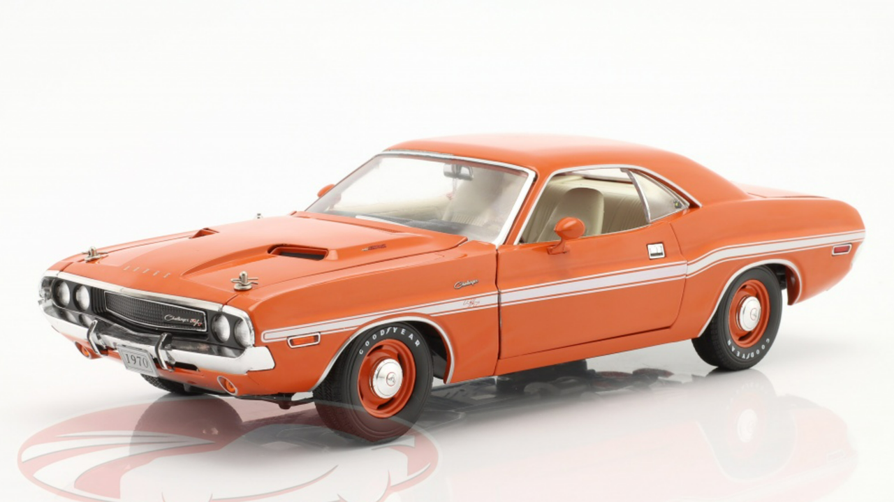 1/18 Greenlight 1970 Dodge Challenger R/T (Mango Orange with White Stripes) Diecast Car Model