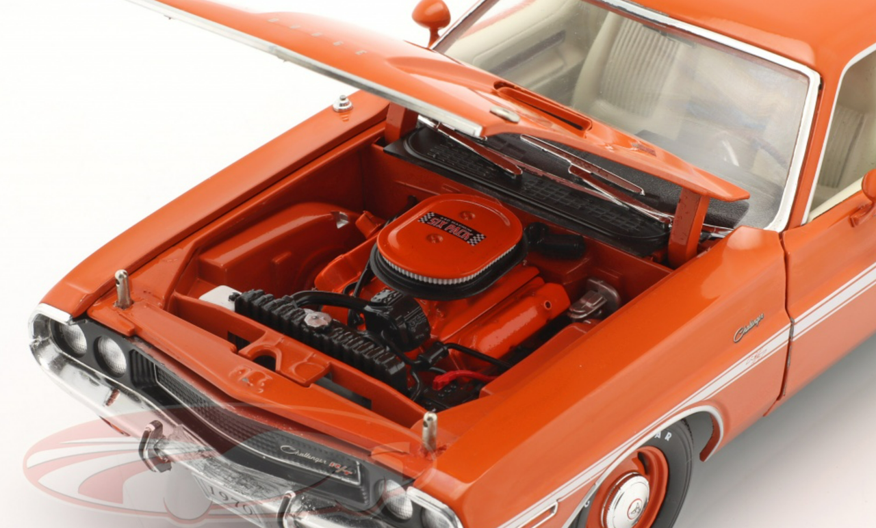1/18 Greenlight 1970 Dodge Challenger R/T (Mango Orange with White Stripes) Diecast Car Model