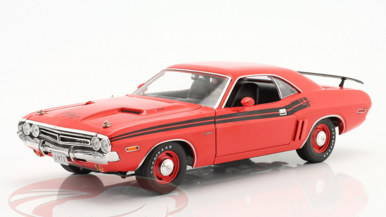 1/18 Greenlight 1971 Dodge Challenger R/T (Red with Black Stripes) Diecast  Car Model