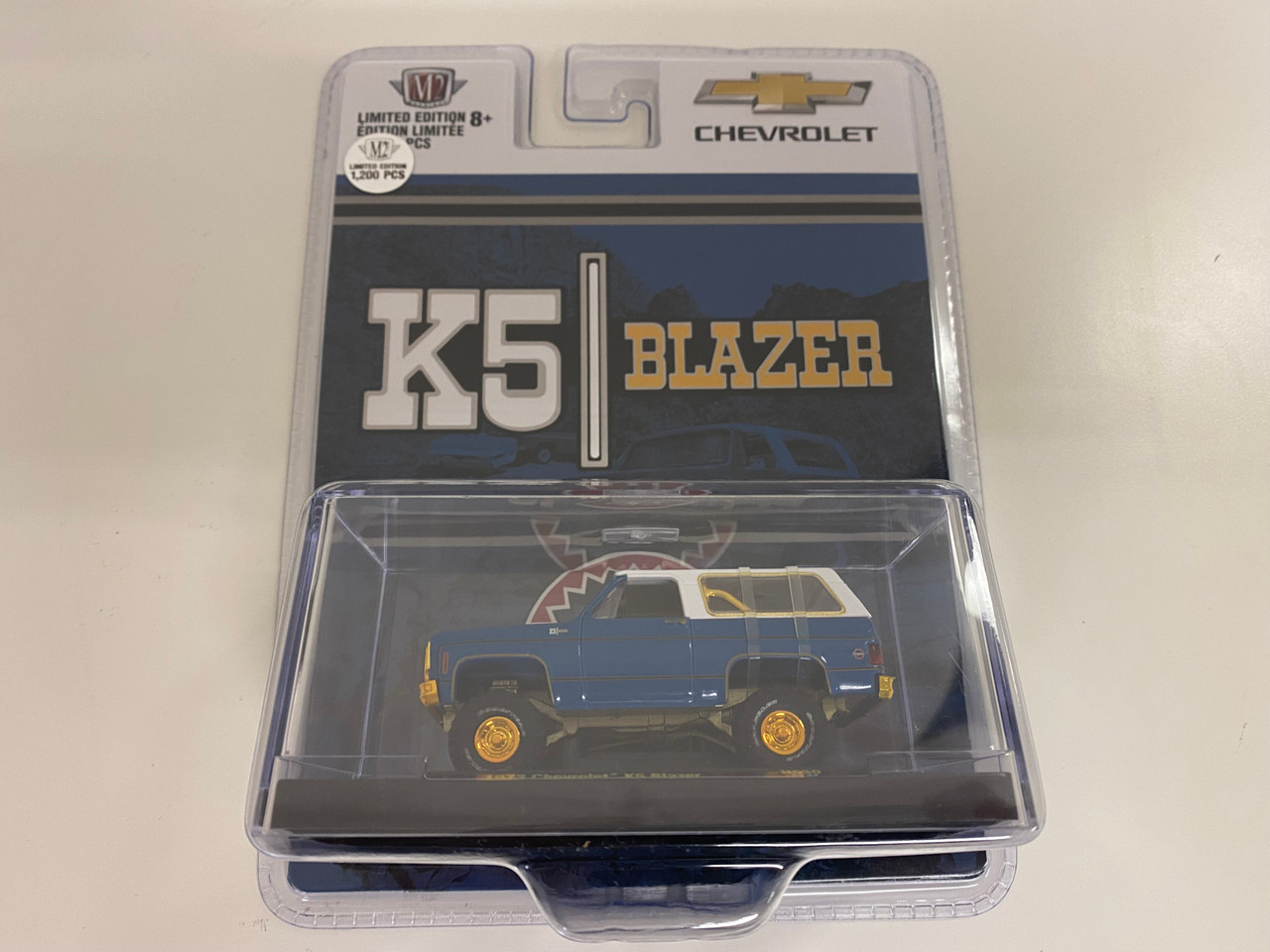 M2 MACHINES 1:64 1973 Chevrolet K5 Blazer Purple & White