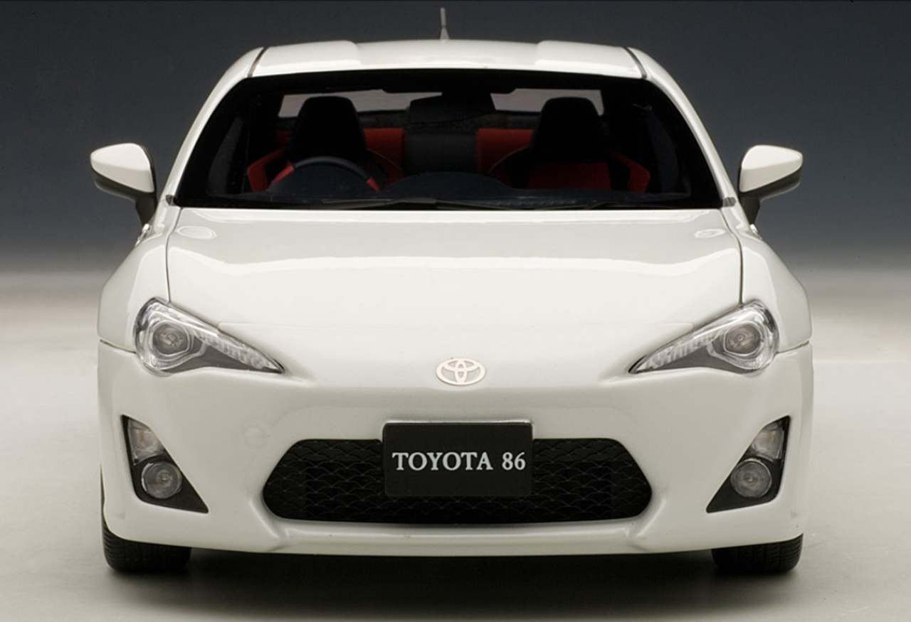 1/18 AUTOart TOYOTA GT86 86 GT "LIMITED" (WHITE PEARL) Diecast Car Model 78773