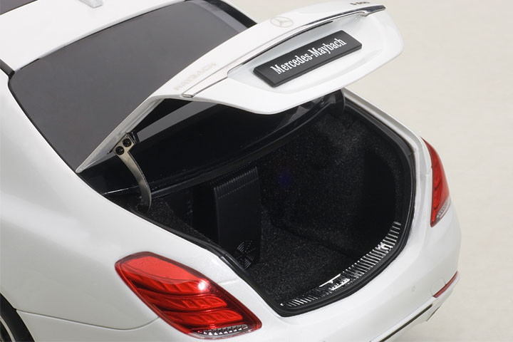 1/18 AUTOart Mercedes Benz Maybach S-Class S-Klasse S600 (White