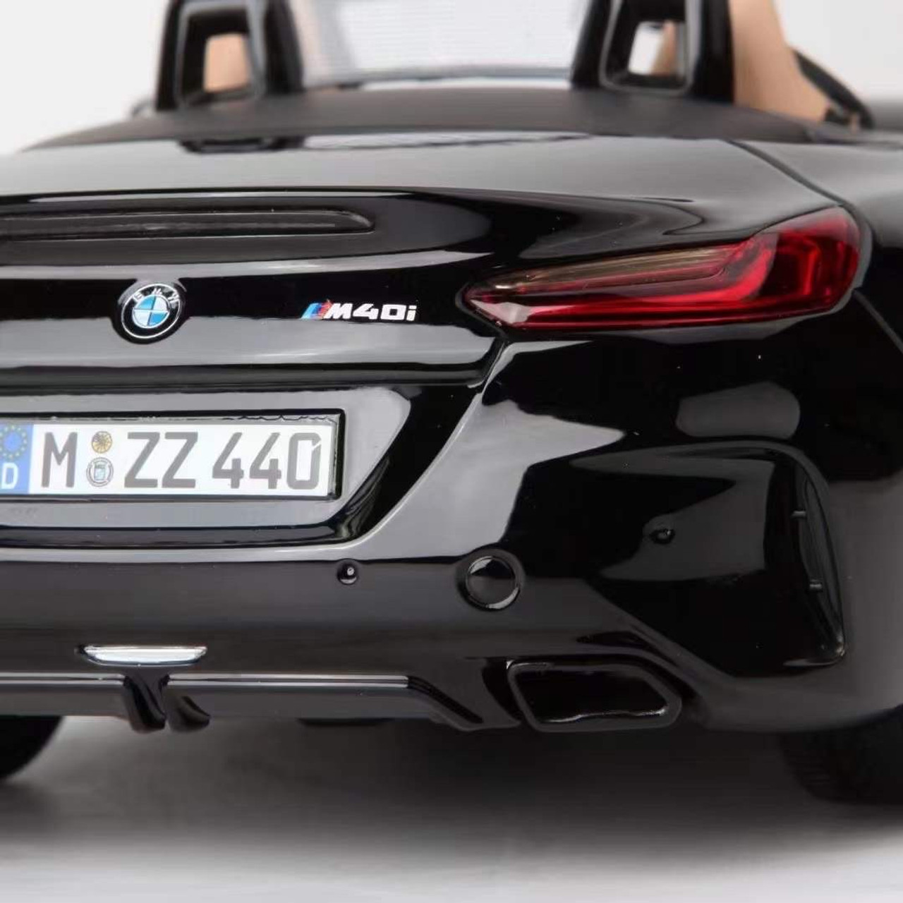 お得特価1/18　BMW Z4 M40 2018 G29 限定車　フローズン　グレー 未展示品 ミニカー ノレブ