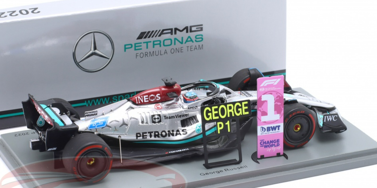 1/43 Spark 2022 Formula 1 Brazilian GP Winner George Russell First F1 Win Mercedes-AMG Petronas F1 W13 E Performance No.63 Mercedes-AMG  Petronas F1 Team Car Model with Pit & Number Board