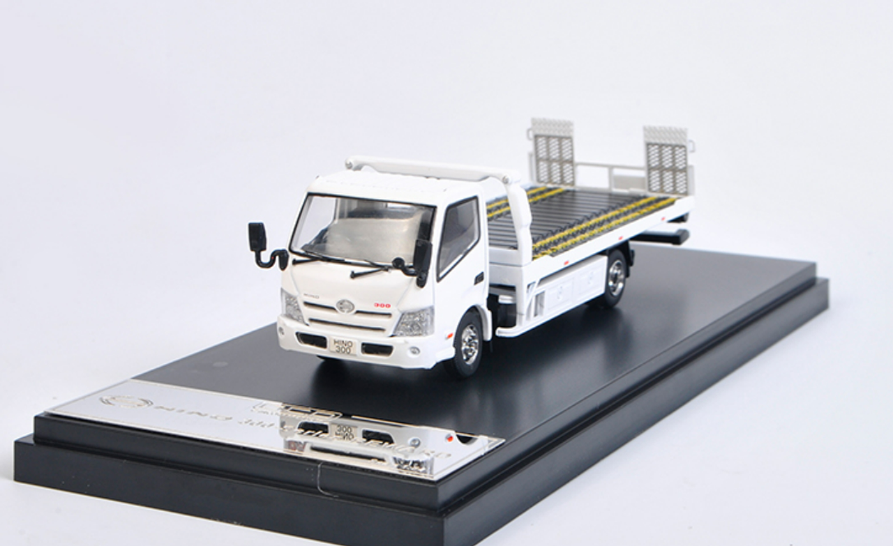 1/64 GCD Hino 300 Tow Truck (White) Diecast Car Model