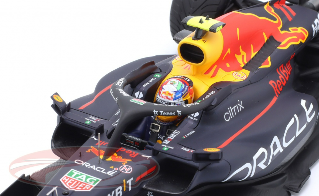 1/18 Spark 2022 Formula 1 Oracle Red Bull Racing RB18 No.11 Oracle Red Bull Racing  Winner Singapore GP 2022 Sergio Perez Car Model