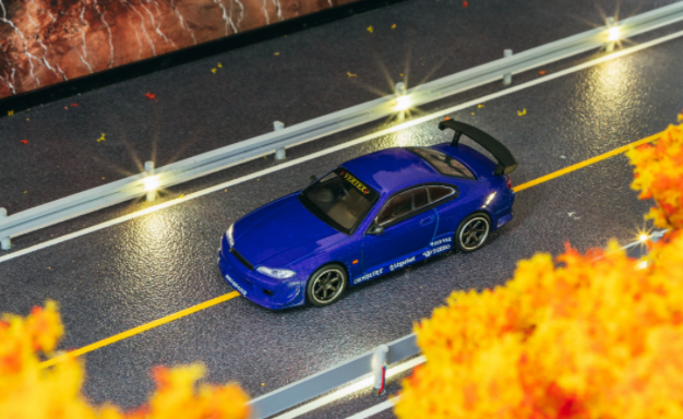 Modèle Réduit Nissan Silvia S15 Blanc Métallisé - Échelle 1/64 Tarmac, Référence T64G-023-WH