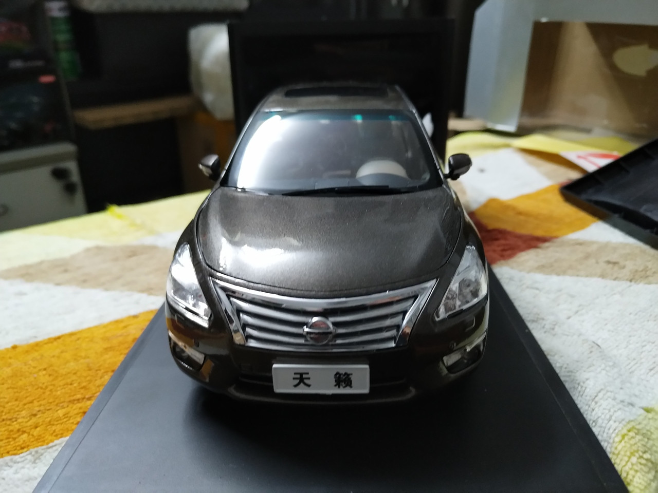 1/18 Nissan Altima (Brown) Diecast Car Model