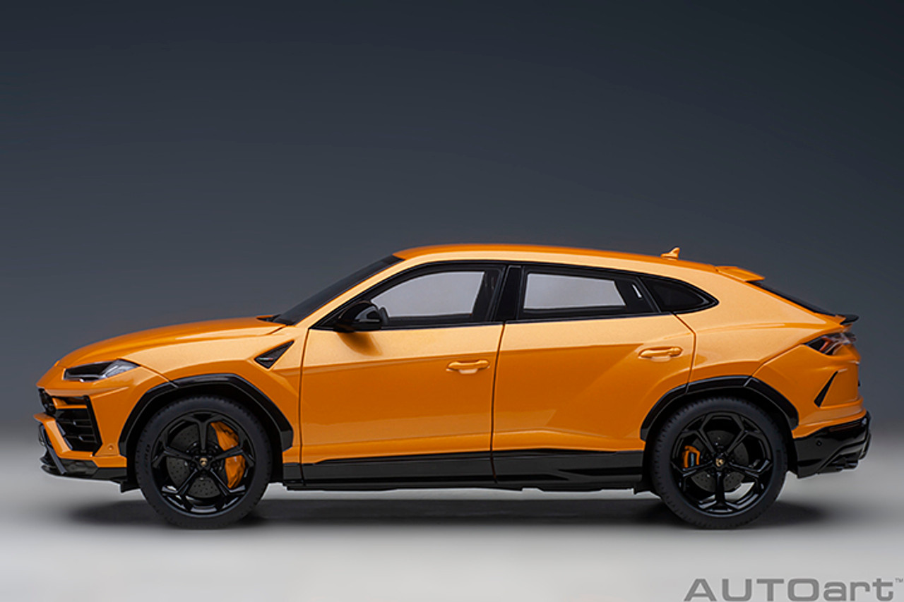 【美品】AUTOart Lamborghini Urus 1/18 1/18 AUTOart Lamborghini Urus (Gloss Black) Car Model