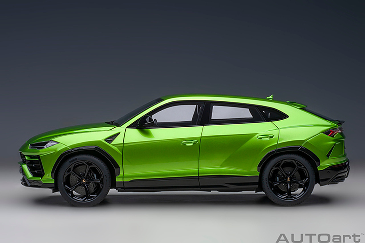 Lamborghini Urus 1/18 グリーン　精密模型 Lamborghini Urus 1/18 グリーン 精密模型 1/18 AUTOart