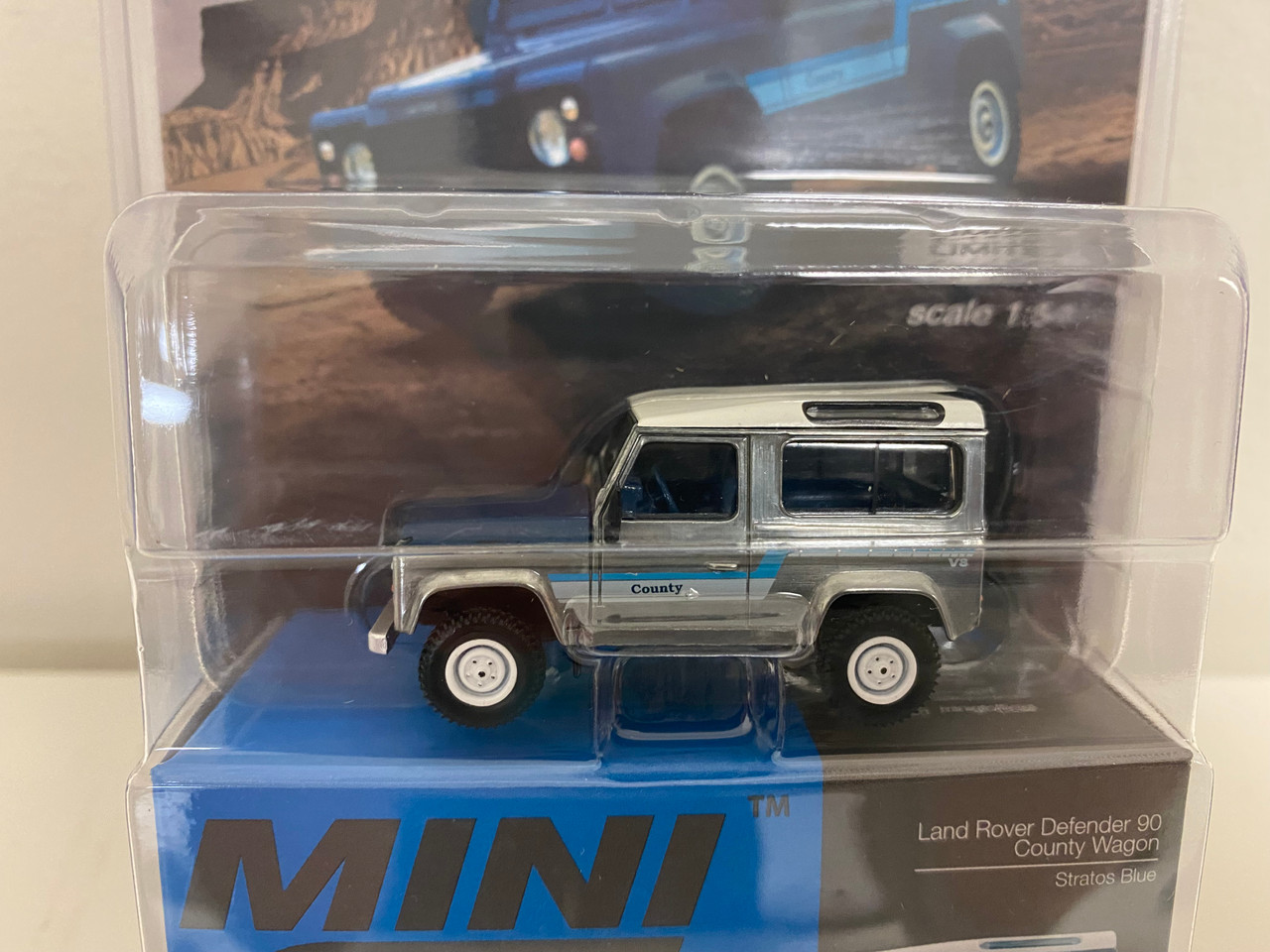 CHASE CAR 1/64 Mini GT Land Rover Defender 90 County Wagon Stratos (Silver with Stripes) Diecast Car Model