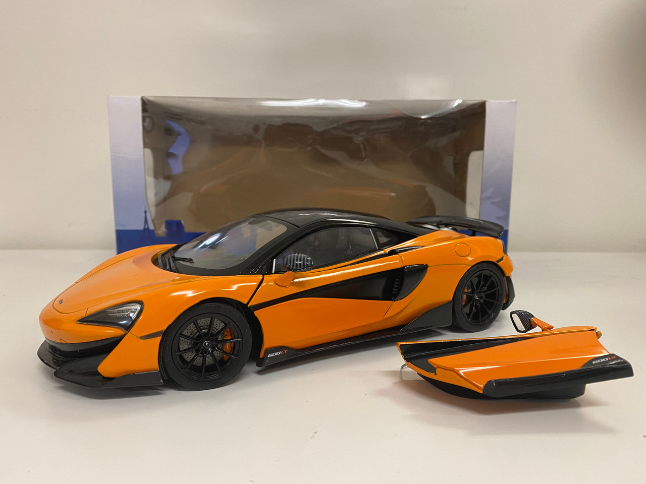 DAMAGED AS-IS 1/18 Solido McLaren 600 LT 600LT (McLaren Orange) Diecast Car Model