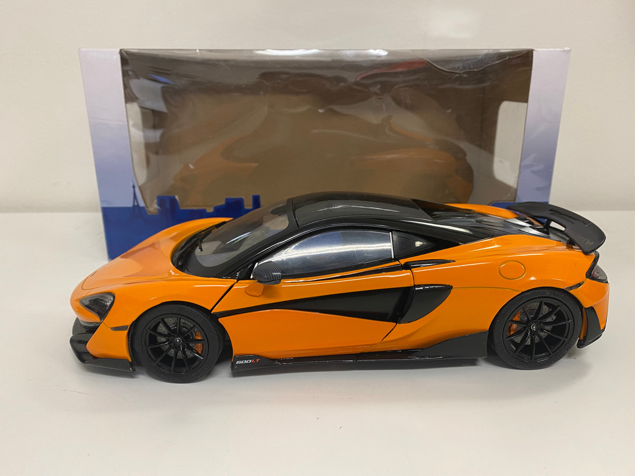 【現在希少】solid 1/18 マクラーレン 600LT 1/18 Solido McLaren 600 LT 600LT (McLaren Orange) Diecast