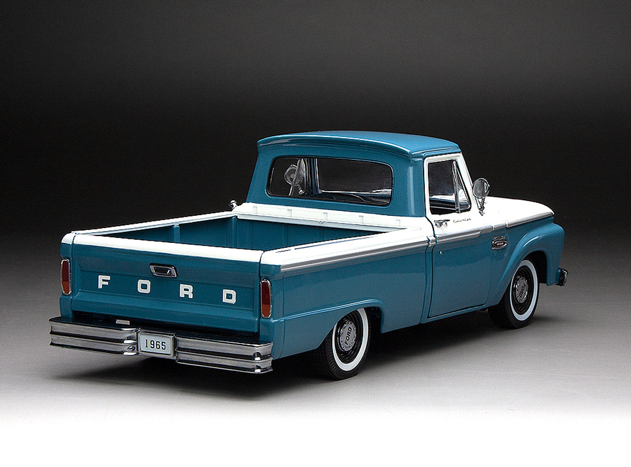 1/18 Sunstar 1965 Ford F-100 Custom Cab Pickup (Blue) Diecast Car Model