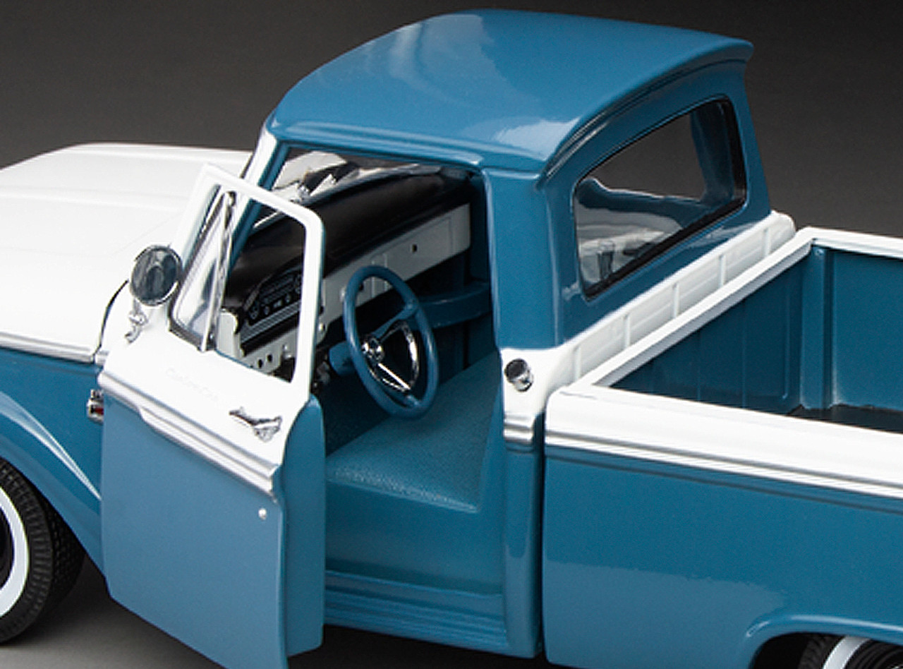 1/18 Sunstar 1965 Ford F-100 Custom Cab Pickup (Blue) Diecast Car