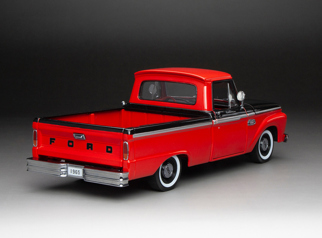 1/18 Sunstar 1965 Ford F-100 Custom Cab Pickup (Red) Diecast Car