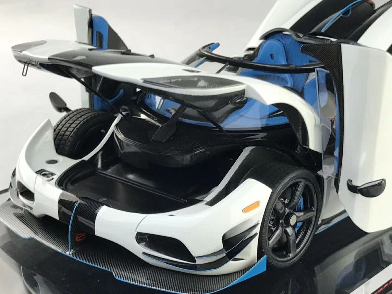 Frontiart 1/18 Koenigsegg Regera ホワイト 1/8 Fronti Art Koenigsegg Agera RS1 7136 in Pearl White on