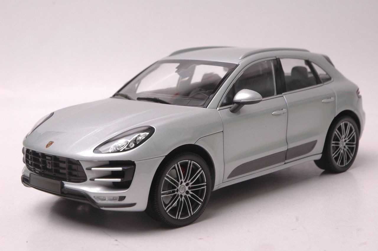 1/18 Minichamps Porsche Macan Turbo (Metallic Silver) Diecast Car