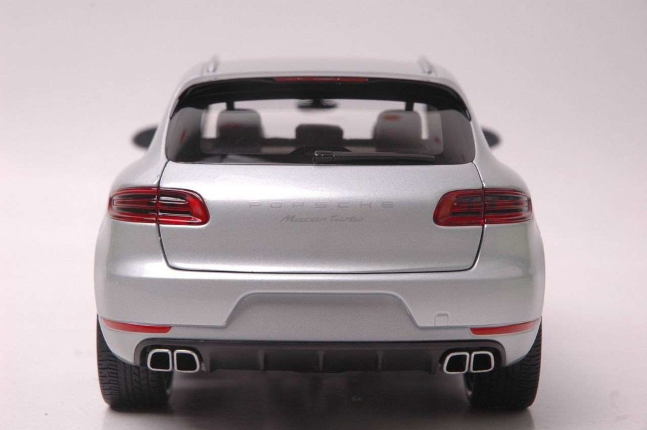 1/18 Minichamps Porsche Macan Turbo (Metallic Silver) Diecast Car