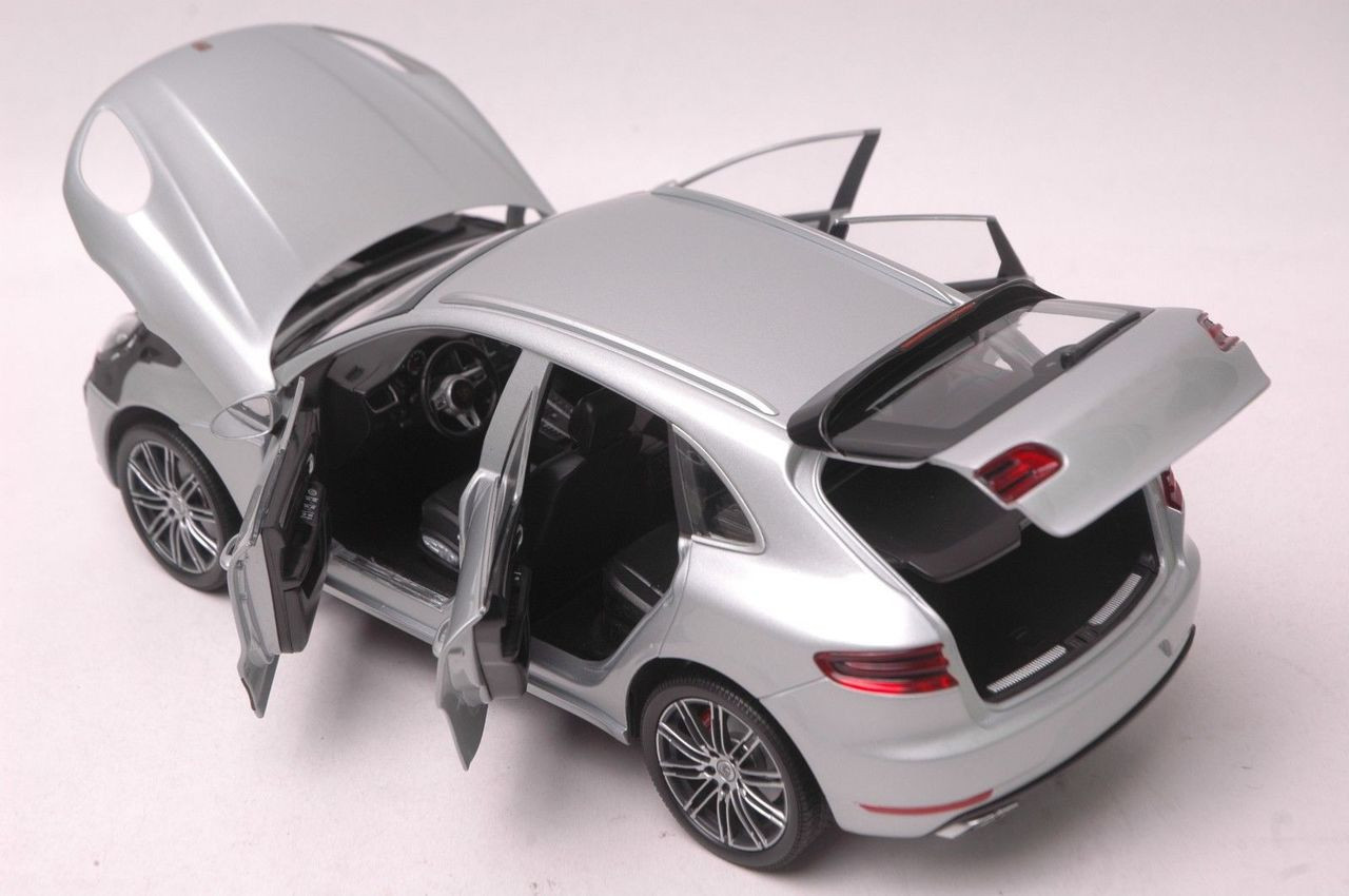 1/18 Minichamps Porsche Macan Turbo (Metallic Silver) Diecast Car