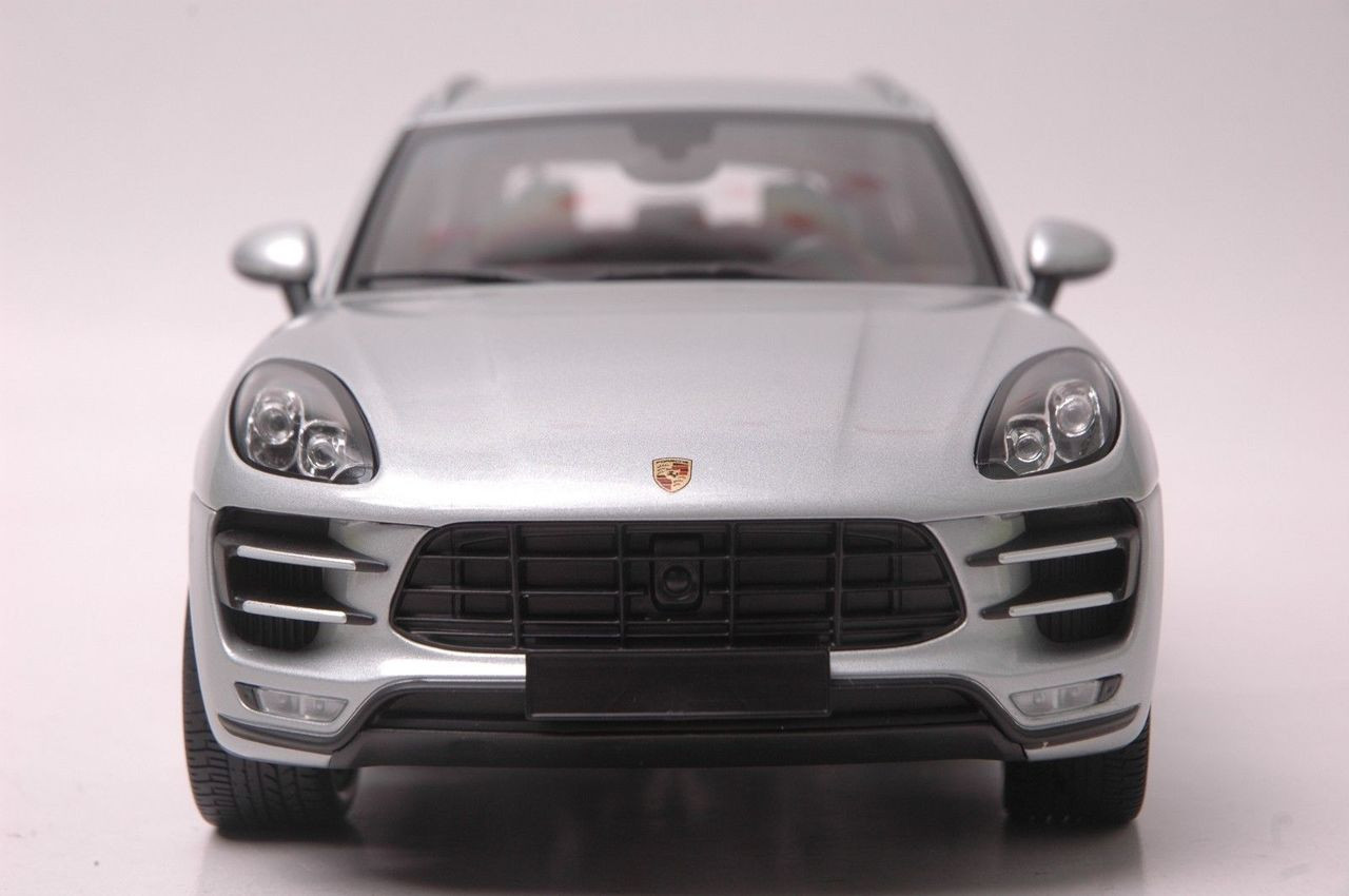 1/18 Minichamps Porsche Macan Turbo (Metallic Silver) Diecast Car