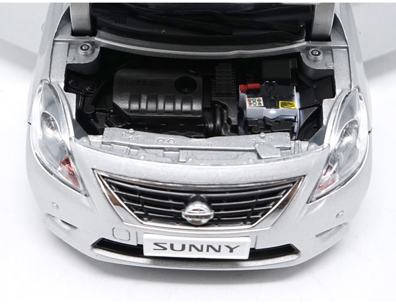 1/18 Dealer Edition Nissan Sunny (Silver) Diecast Car Model