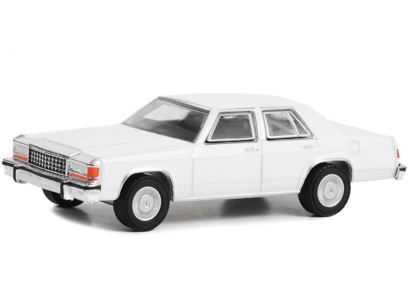 1980-1991 Ford LTD Crown Victoria Police White "Hot Pursuit" "Hobby Exclusive" Series 1/64 Diecast Model Car by Greenlight