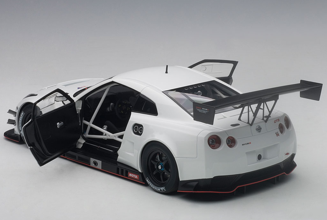 1/18 AUTOart NISSAN GTR GT-R NISMO GT3 (WHITE) Diecast Car Model 81576