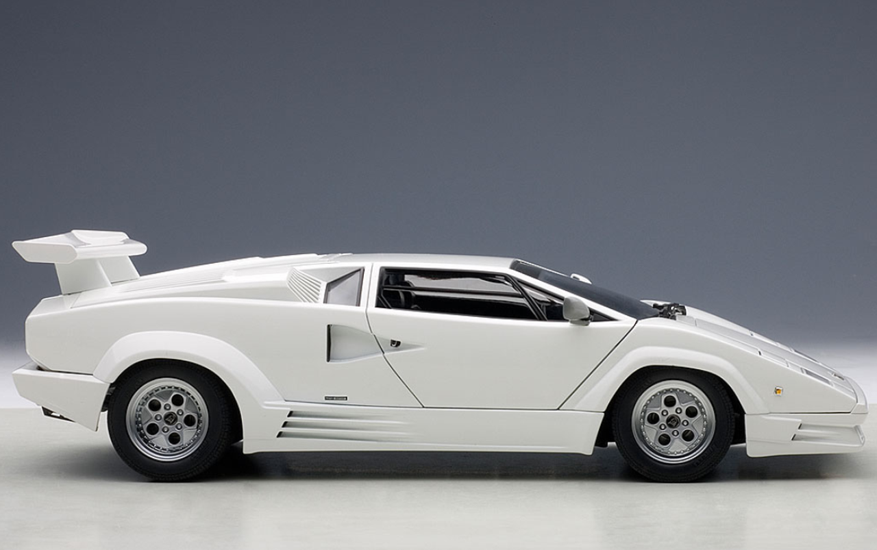 1/18 AUTOart Lamborghini Countach 25th Anniversary Edition (White) Car Modelst Car Model 74537