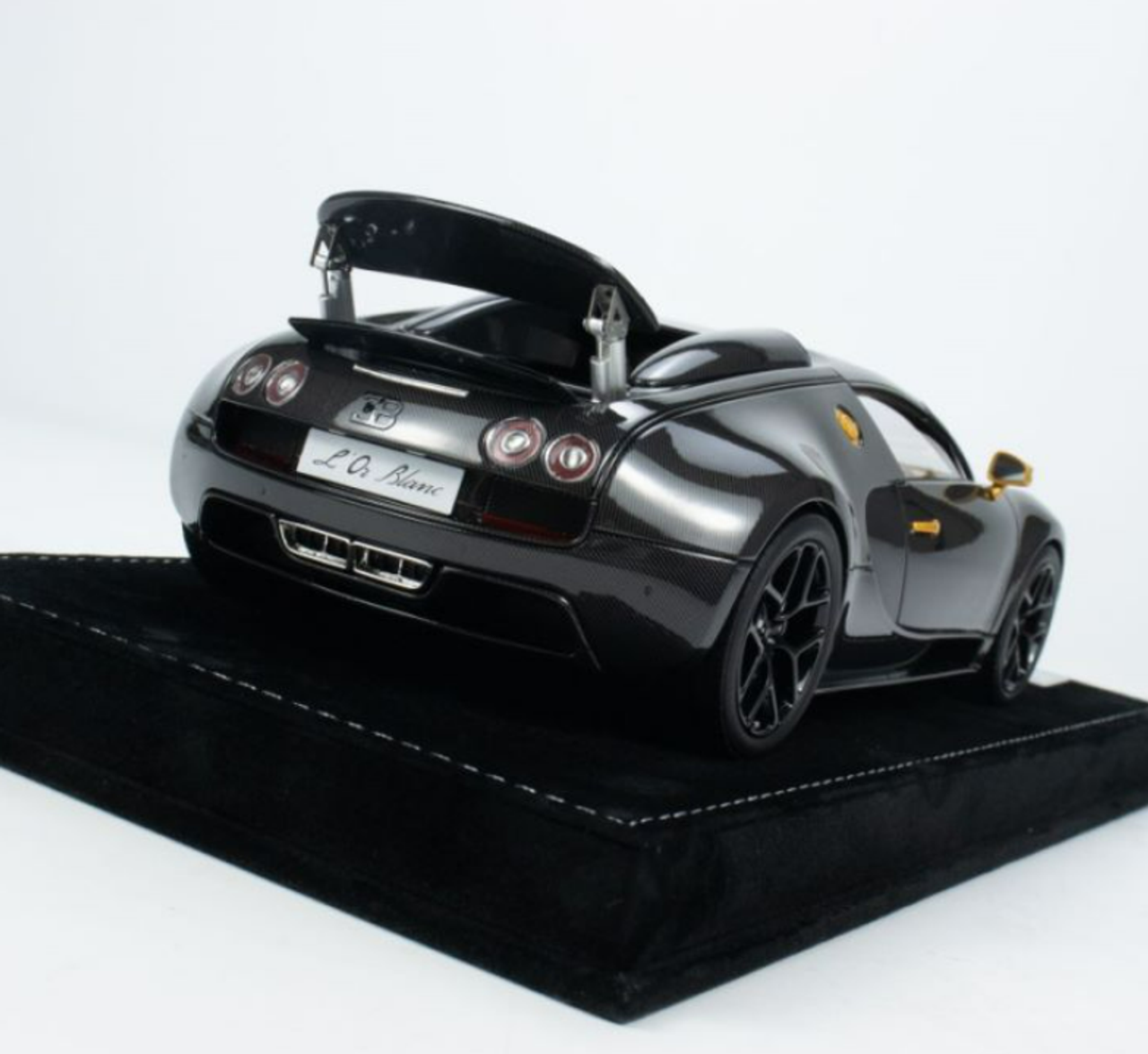 1/18 HH Model Bugatti Veyron Black Carbon (Limit 20 Pieces)