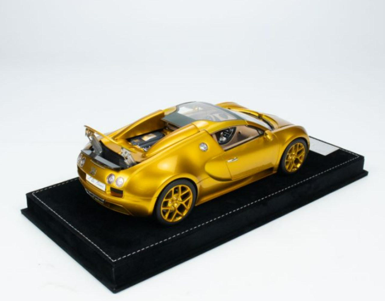  1/18 HH Model Bugatti Veyron Gold Edition (Limit 30 Pieces)