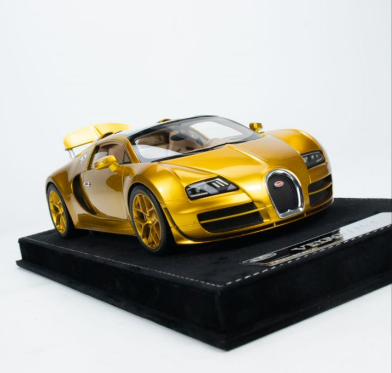  1/18 HH Model Bugatti Veyron Gold Edition (Limit 30 Pieces)